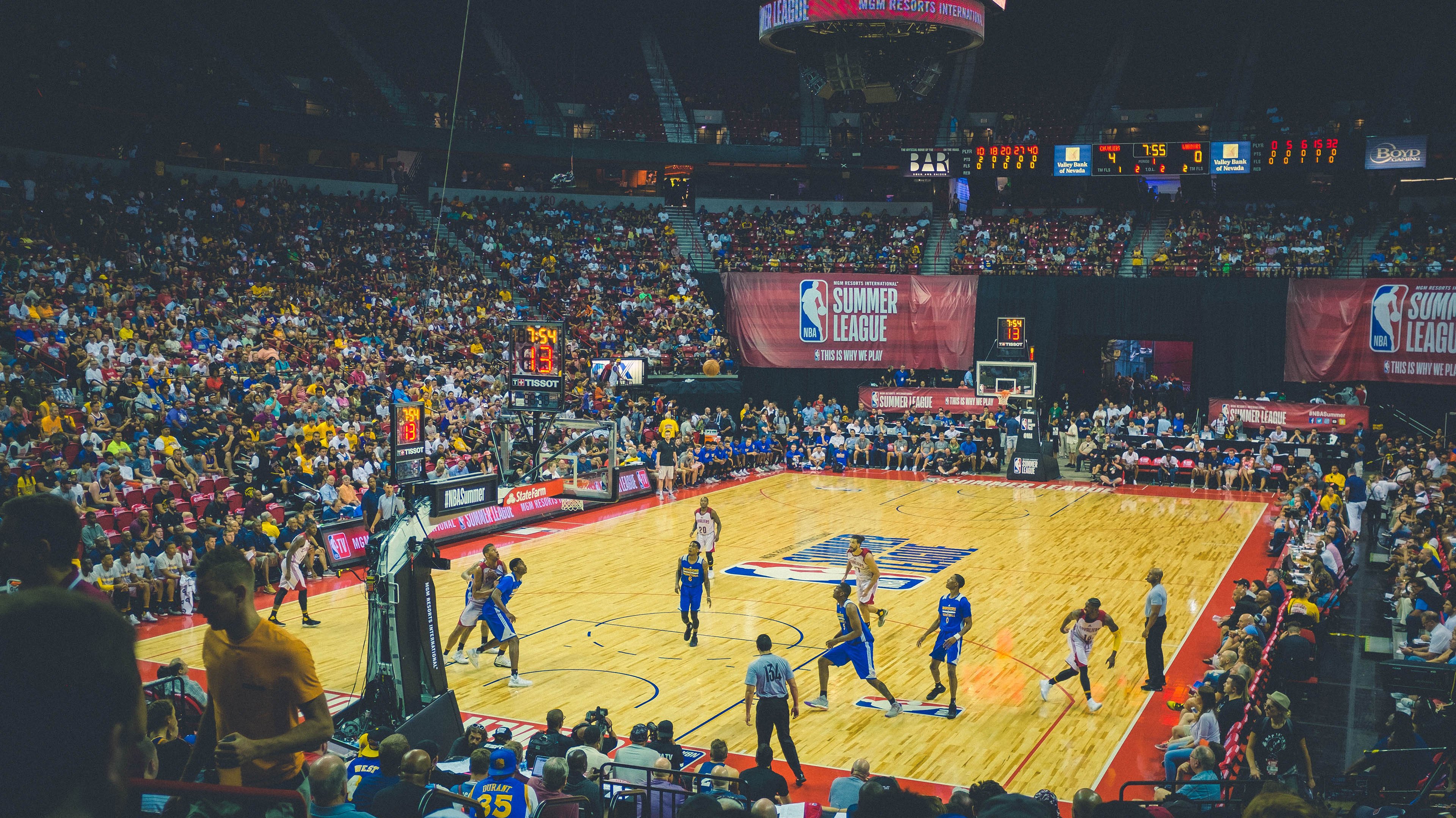 乐鱼体育App下载-美国马术协会出版“Mustang Challenge”历史专著，记录赛事发展历程。